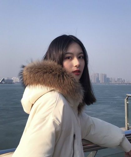 秋水弯弯 作者：